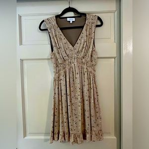 GILLI Tan/neutral dress with delicate floral pattern. Size small
